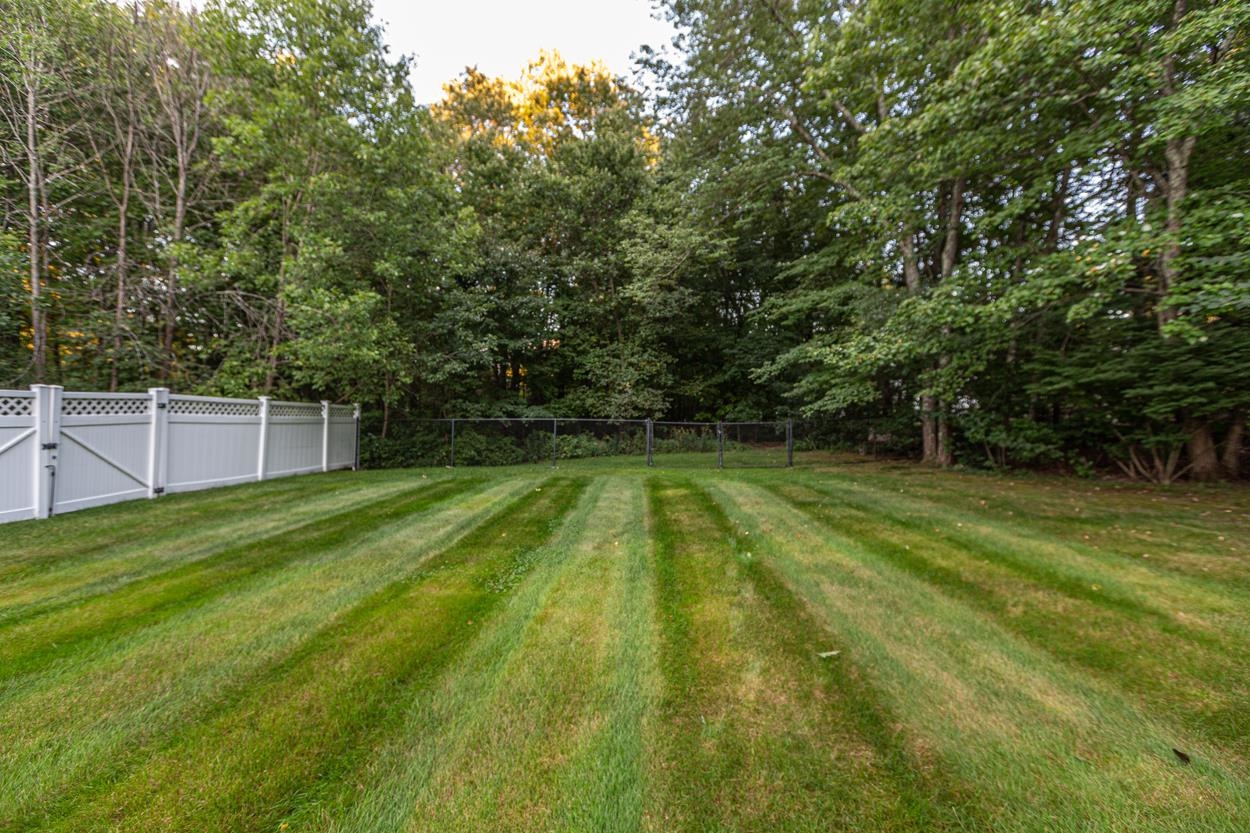 9 Equestrian Road Salem, NH 03079 - Photo 13 of 40