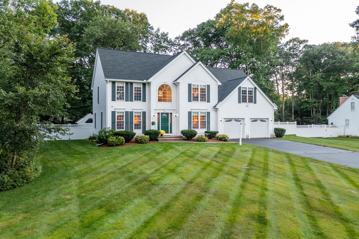 9 Equestrian Road Salem, NH 03079 - Photo 3 of 40