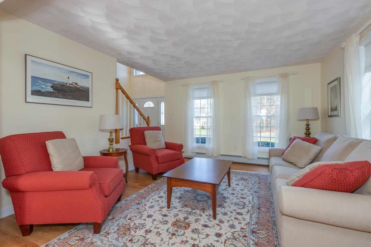 9 Equestrian Road Salem, NH 03079 - Photo 23 of 40