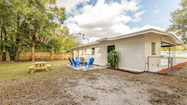 a view of a house with backyard and porch