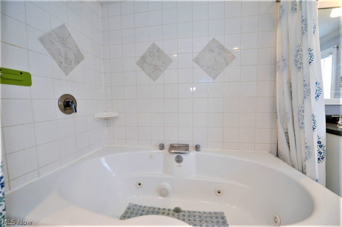 2851 Arcadia Road Akron, OH 44312 - Photo 21 of 31 * Sunken Jacuzzi Tub! ~
