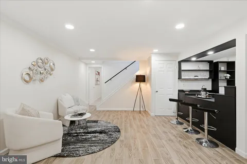 a view of a big room with closet and windows