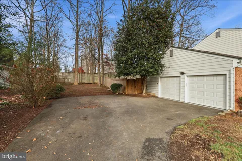 $950,000 | 5606 Tilia Court, Burke, VA 22015