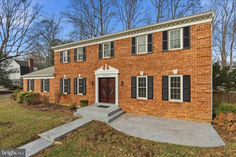 $950,000 | 5606 Tilia Court, Burke, VA 22015