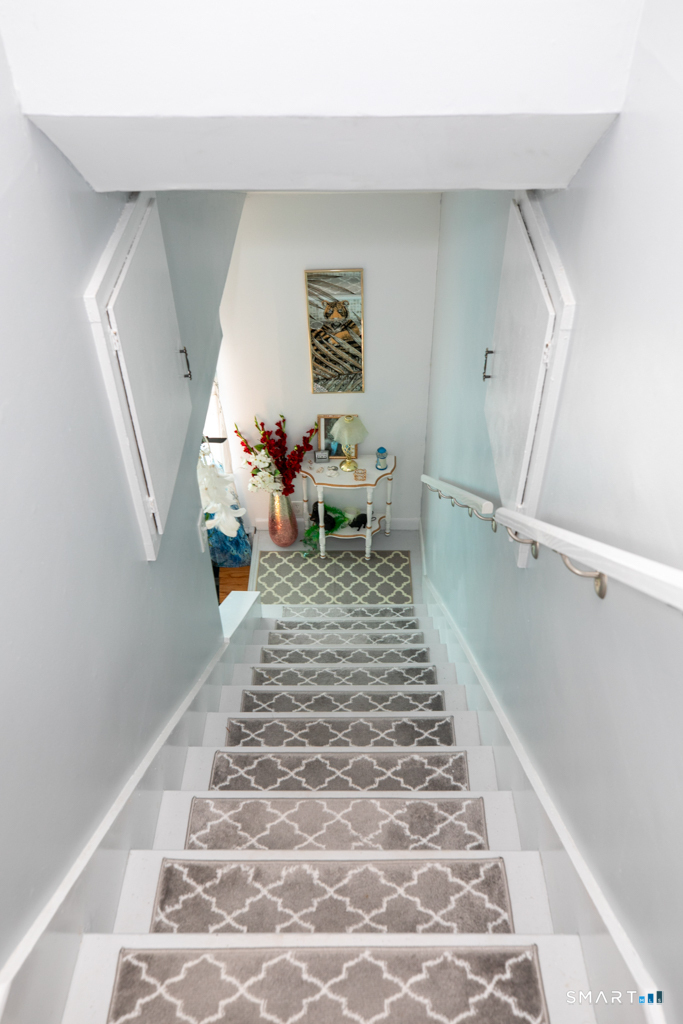 10 Beach Park Road Clinton, CT 06413 - Photo 21 of 39 Stairway to the second floor ~ Nice!