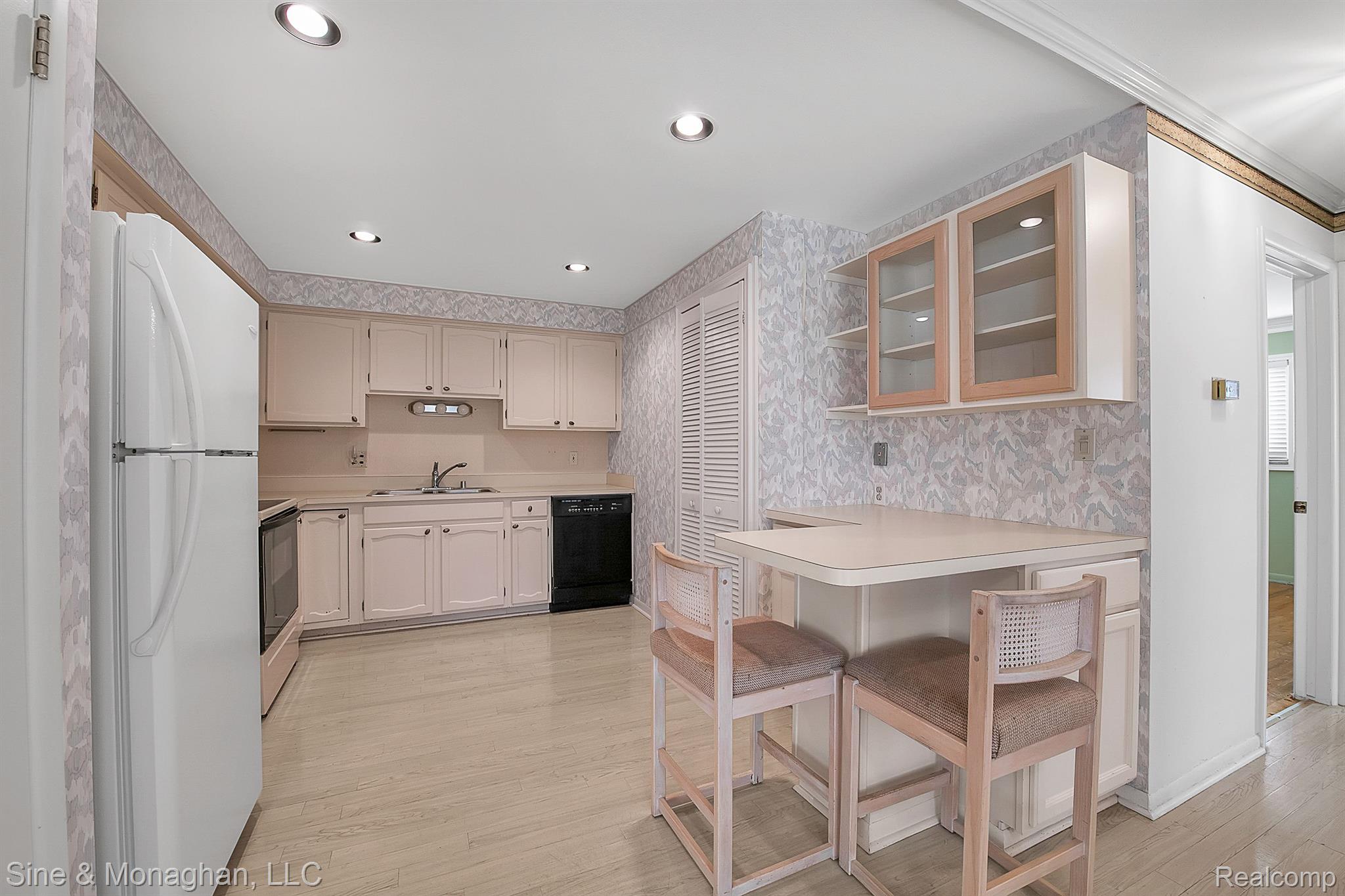 880 North Adams Road, Unit 2 Birmingham, MI 48009 - Photo 10 of 28 Kitchen with recessed lights
