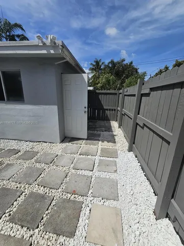 $1,200 | 2315 Cleveland Street, Hollywood, FL 33020