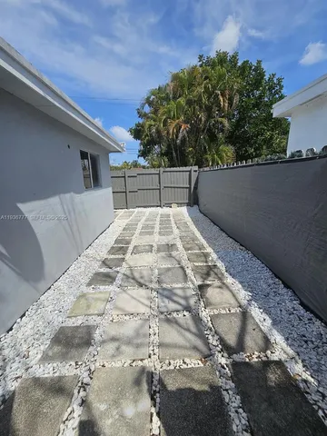 $1,200 | 2315 Cleveland Street, Hollywood, FL 33020