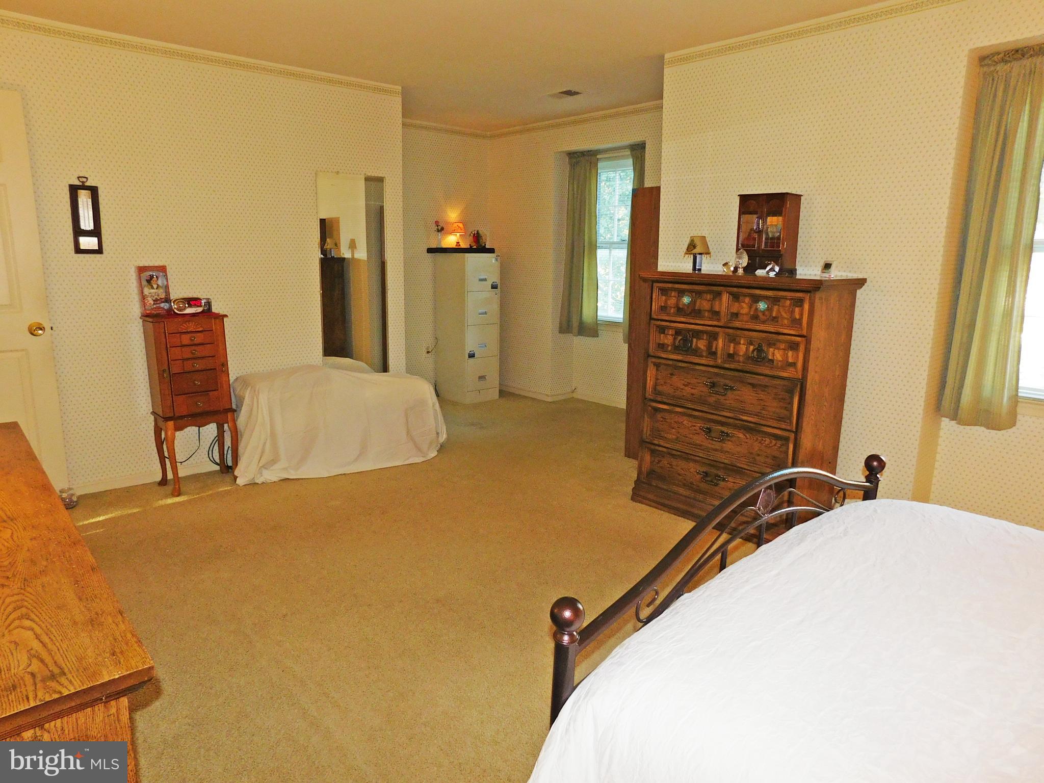 8925 Renshaw Court Springfield, VA 22153 - Photo 11 of 28 Primary Bedroom - spacious, sitting alcove, closet