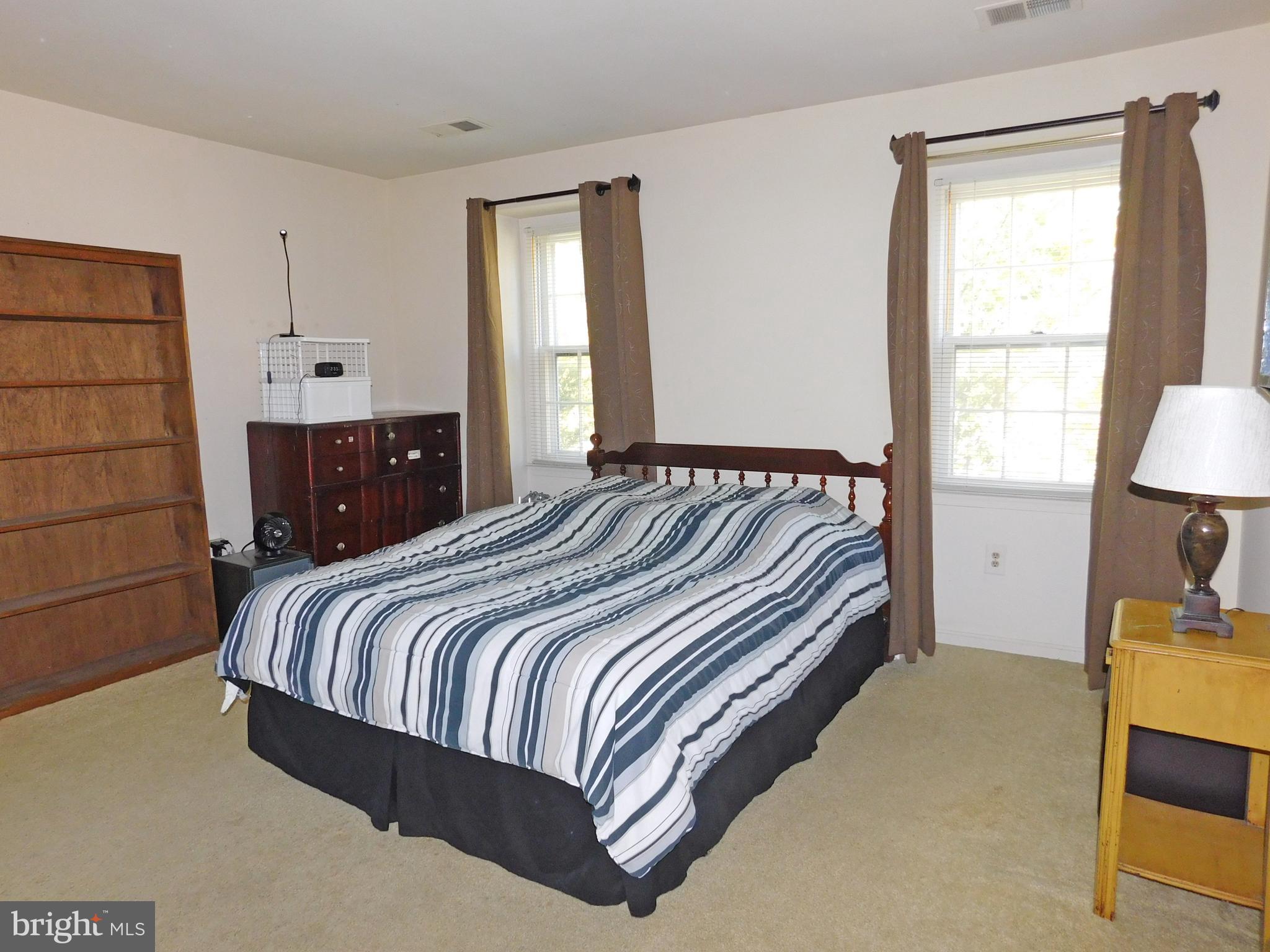 8925 Renshaw Court Springfield, VA 22153 - Photo 16 of 28 Bedroom #2 - sunny, 3 windows