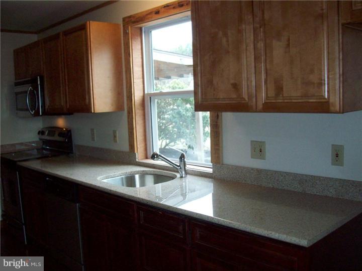 909 Ridgeway Road Birdsboro, PA 19508 - Photo 8 of 20 Kitchen