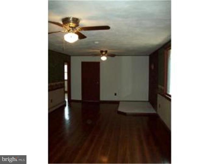 909 Ridgeway Road Birdsboro, PA 19508 - Photo 9 of 20 Living Room