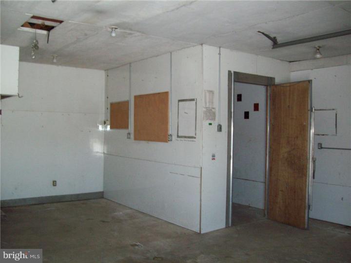 909 Ridgeway Road Birdsboro, PA 19508 - Photo 10 of 20 Garage