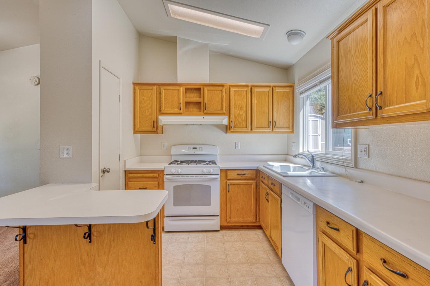 185 Timber Lodge Road Los Gatos, CA 95033 - Photo 14 of 37 Gallery Image 14