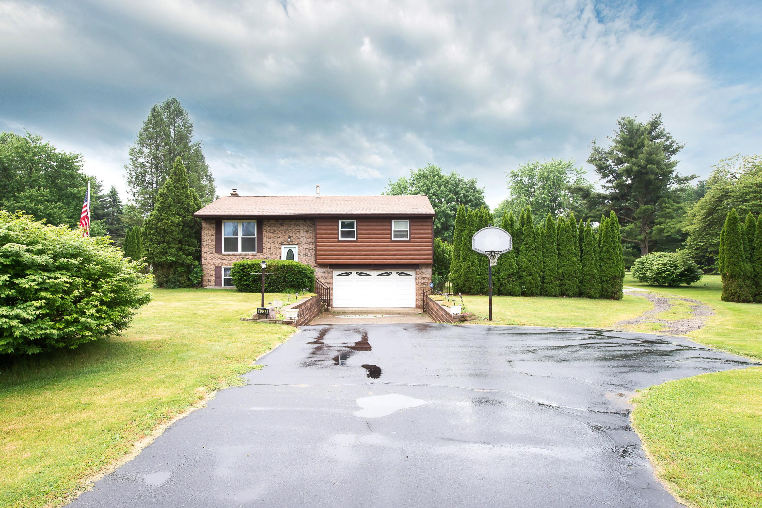 4338 Swarthout Road Pinckney, MI 48169 - Photo 1 of 46 DSC_2