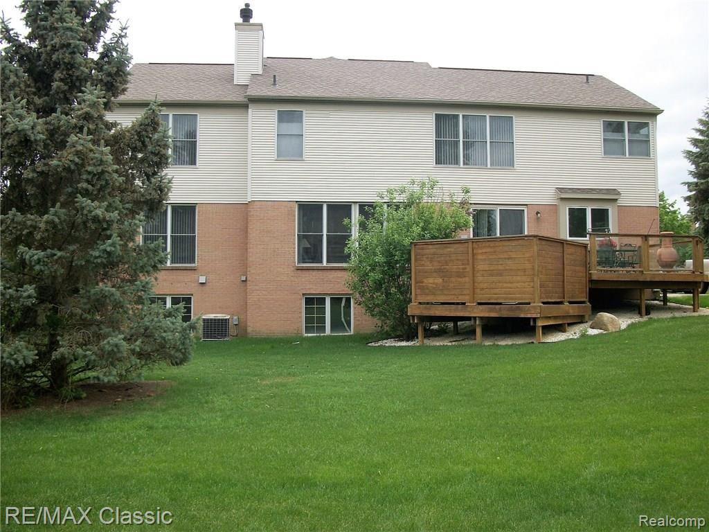 905 Loggers Circle Rochester, MI 48307 - Photo 34 of 36 103_1988.jpg