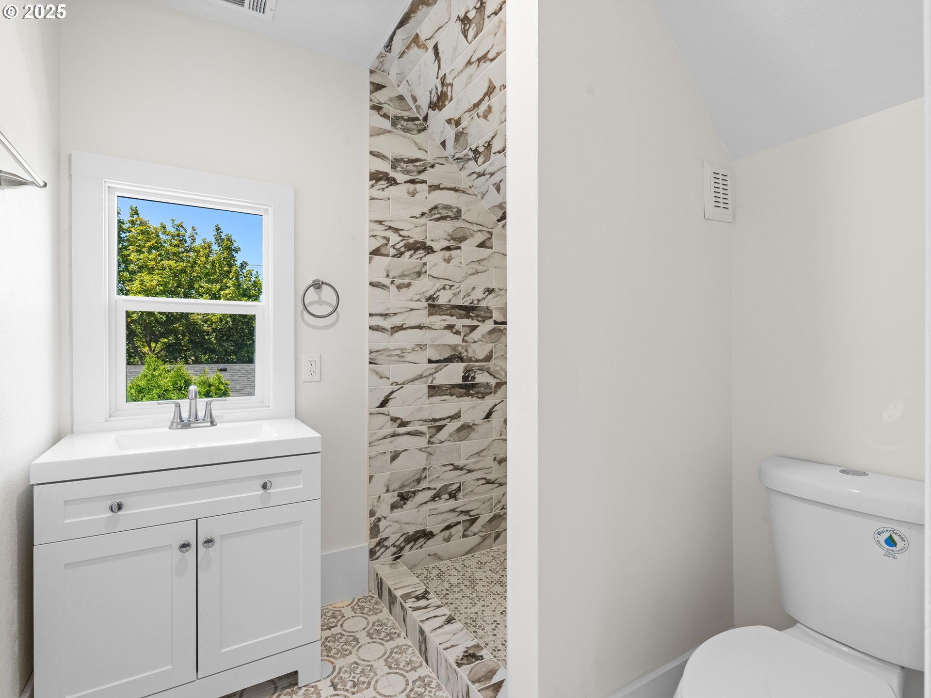 3818 Southeast Morrison Street Portland, OR 97214 - Photo 14 of 16