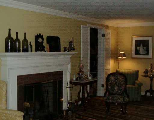 892 Old Hickory Road Mt. Lebanon, PA 15243 - Photo 3 of 8 Living Room.