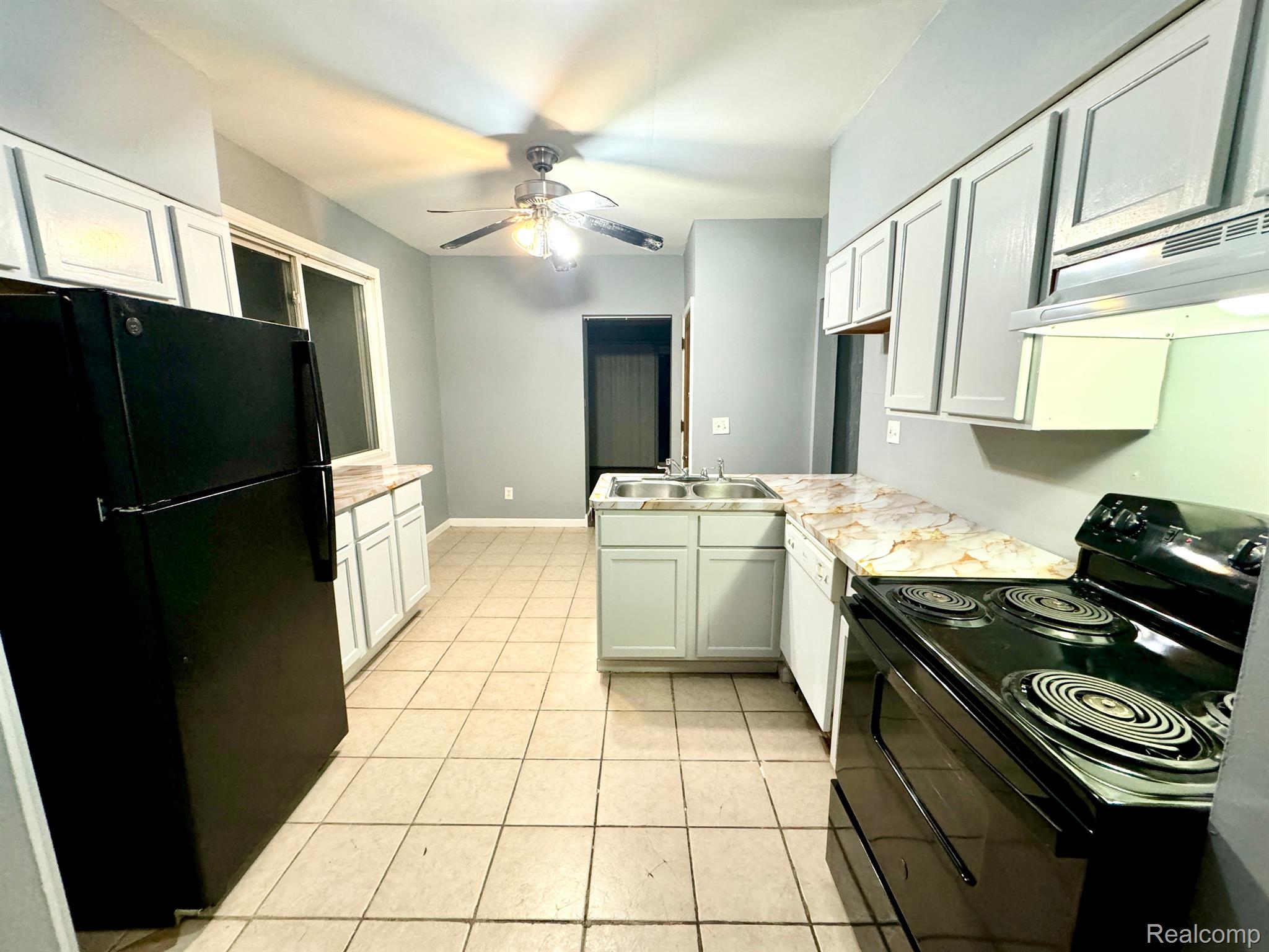 14644 Stephens Road Eastpointe, MI 48021 - Photo 15 of 26 Gallery Image 15