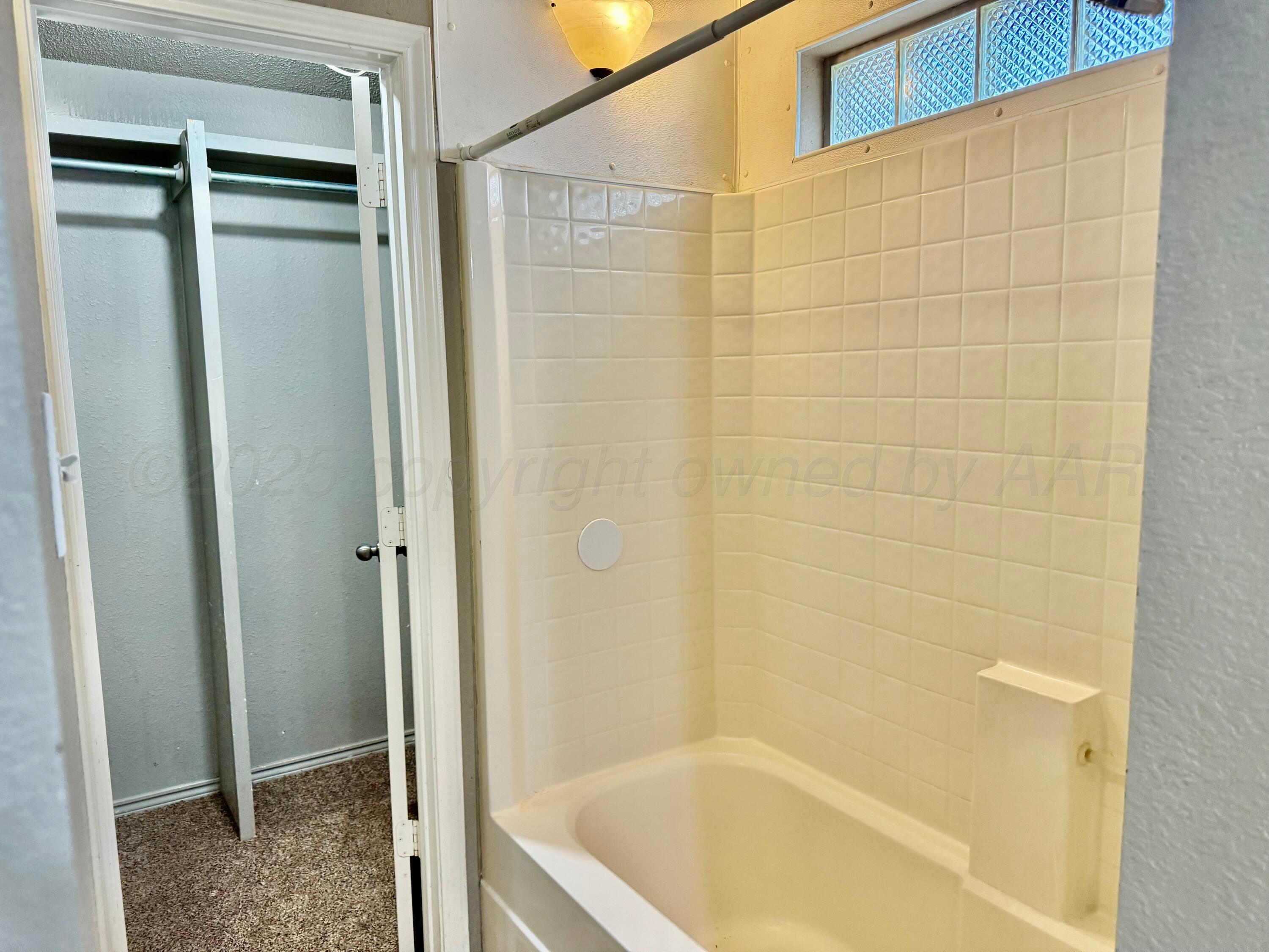 1918 75th Street Lubbock, TX 79423 - Photo 11 of 23 a bathroom with a bathtub