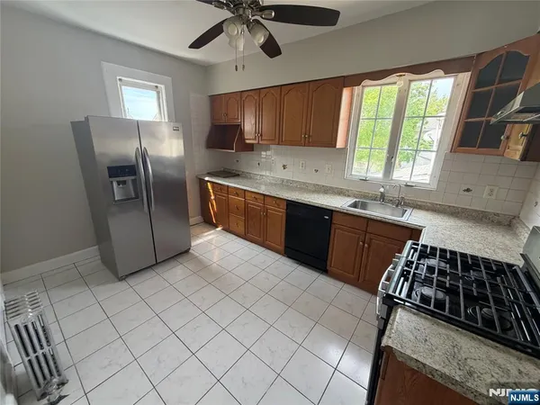 $2,600 | 440-442 East 35th Street, Unit 440, Paterson, NJ 07504
