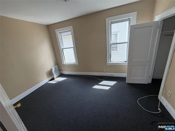 $2,600 | 440-442 East 35th Street, Unit 440, Paterson, NJ 07504