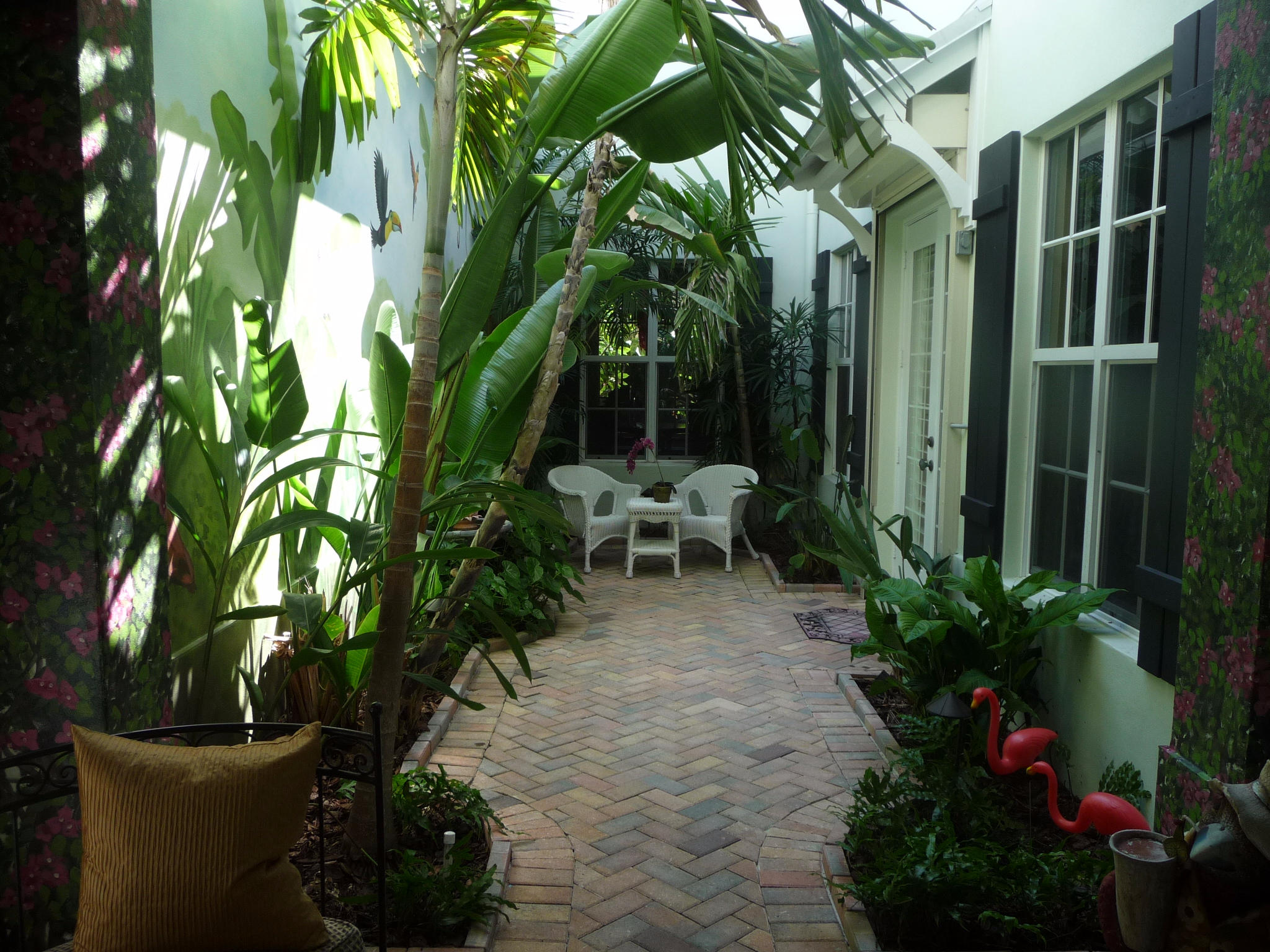 252 East Boca Raton Road Boca Raton, FL 33432 - Photo 3 of 20 Entry Courtyard