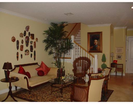 252 East Boca Raton Road Boca Raton, FL 33432 - Photo 6 of 20 Living Room