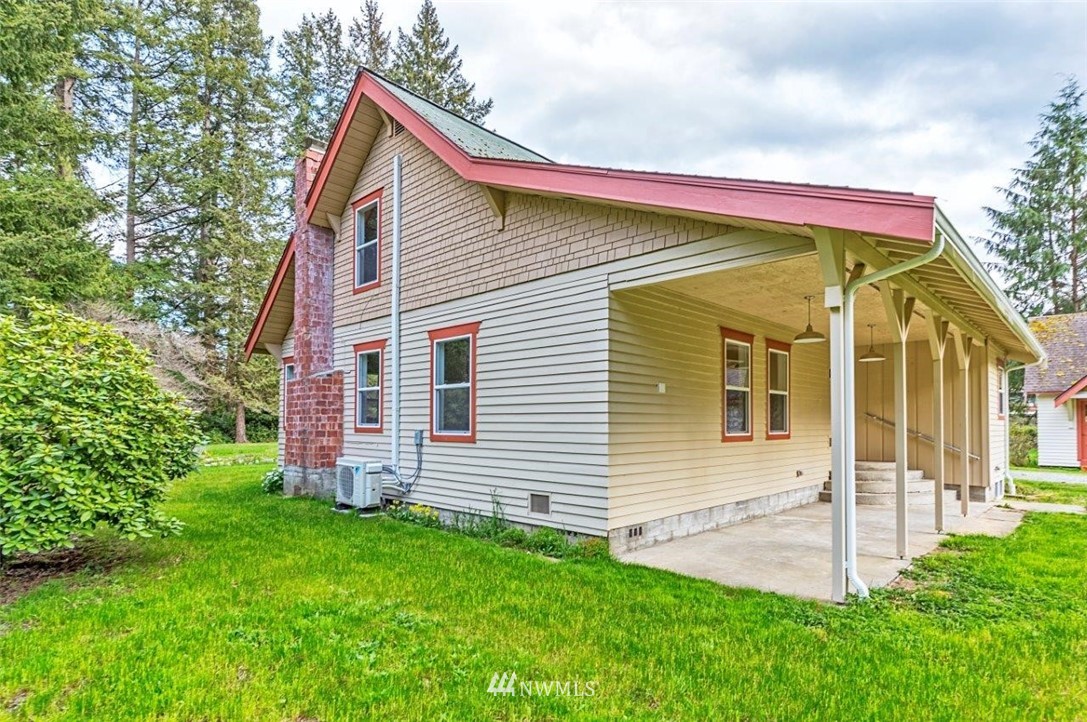 225 Sunnyhill Road West Bremerton, WA 98312 - Photo 2 of 22 Gallery Image 2