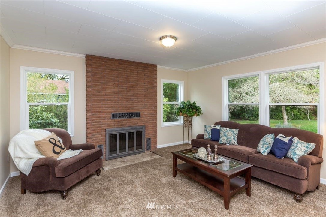 225 Sunnyhill Road West Bremerton, WA 98312 - Photo 5 of 22 Gallery Image 5