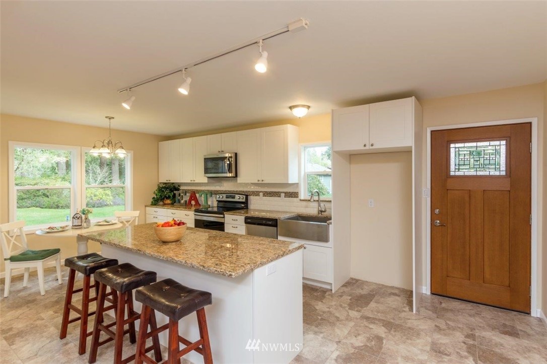 225 Sunnyhill Road West Bremerton, WA 98312 - Photo 9 of 22 Gallery Image 9