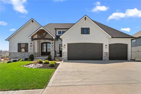 $744,950 | 1013 Old Hickory Road, Greenwood, MO 64034