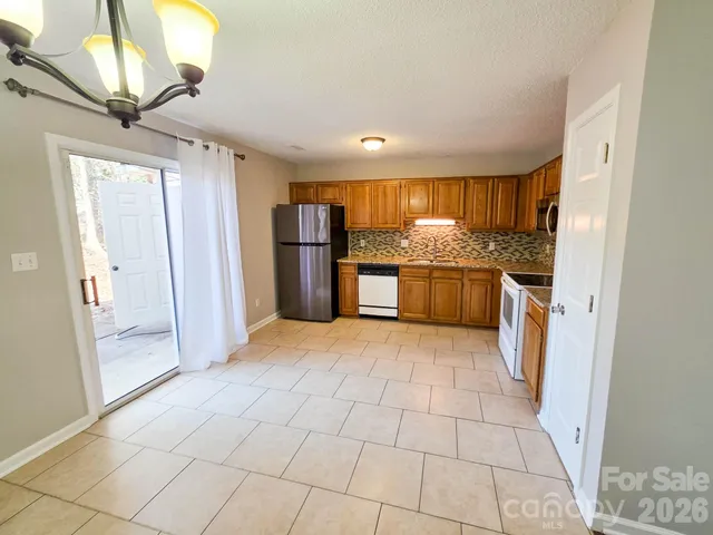 $194,900 | 1491 20th Avenue Northeast, Unit 4, Hickory, NC 28601