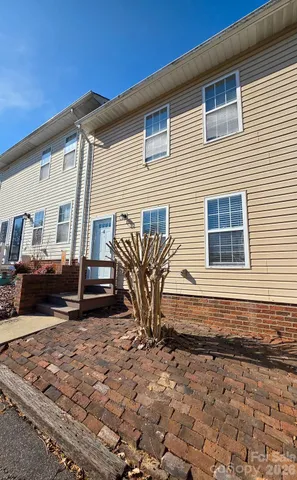 $194,900 | 1491 20th Avenue Northeast, Unit 4, Hickory, NC 28601