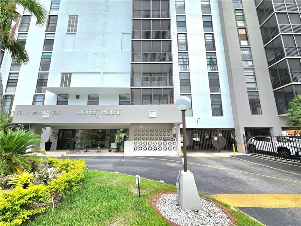 $2,350 | 2500 Northeast 135th Street, Unit B208, North Miami, FL 33181