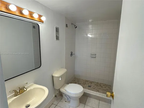 $2,350 | 2500 Northeast 135th Street, Unit B208, North Miami, FL 33181