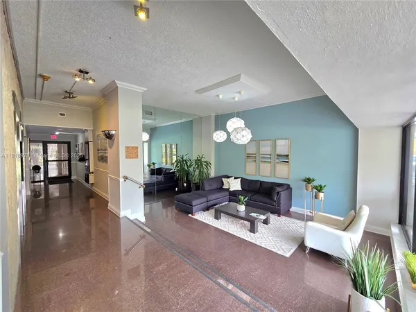 $2,350 | 2500 Northeast 135th Street, Unit B208, North Miami, FL 33181