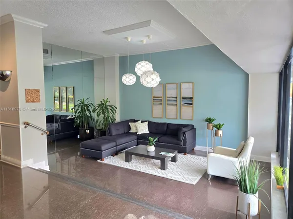 $2,350 | 2500 Northeast 135th Street, Unit B208, North Miami, FL 33181