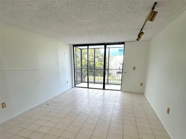 $2,350 | 2500 Northeast 135th Street, Unit B208, North Miami, FL 33181