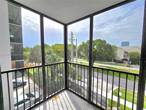 $2,350 | 2500 Northeast 135th Street, Unit B208, North Miami, FL 33181