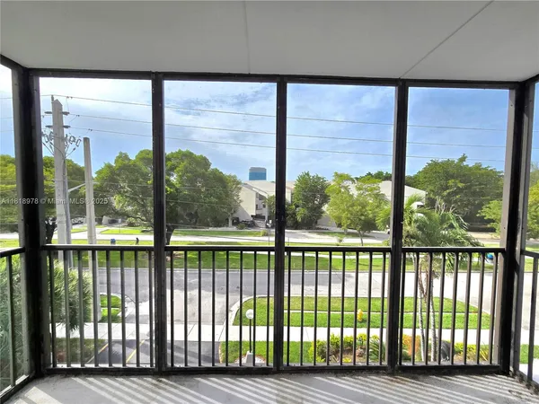 $2,350 | 2500 Northeast 135th Street, Unit B208, North Miami, FL 33181