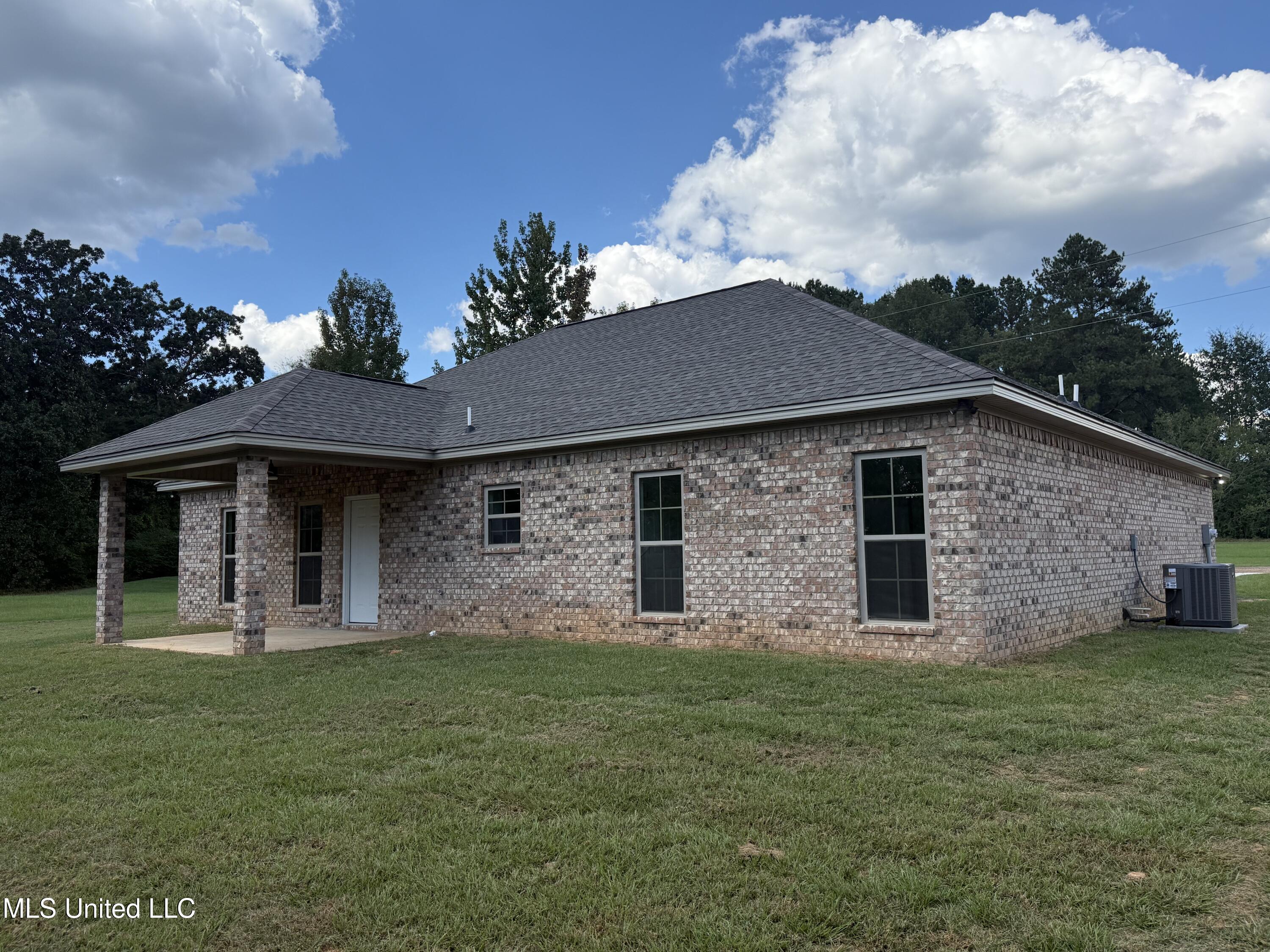 103 Caleb Cove Carthage, MS 39051 - Photo 2 of 18 IMG_5428