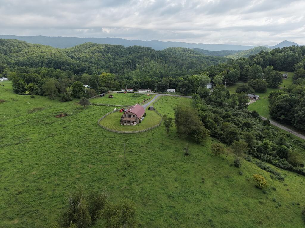 458 Shale Bank Road Marion, VA 24354 - Photo 3 of 115 Gallery Image 3