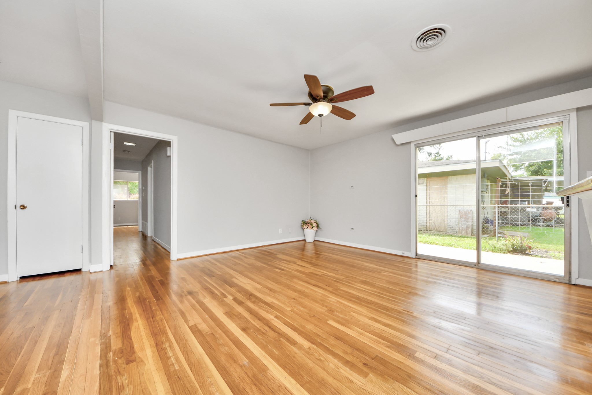 1923 Springrock Lane Houston, TX 77080 - Photo 8 of 46
