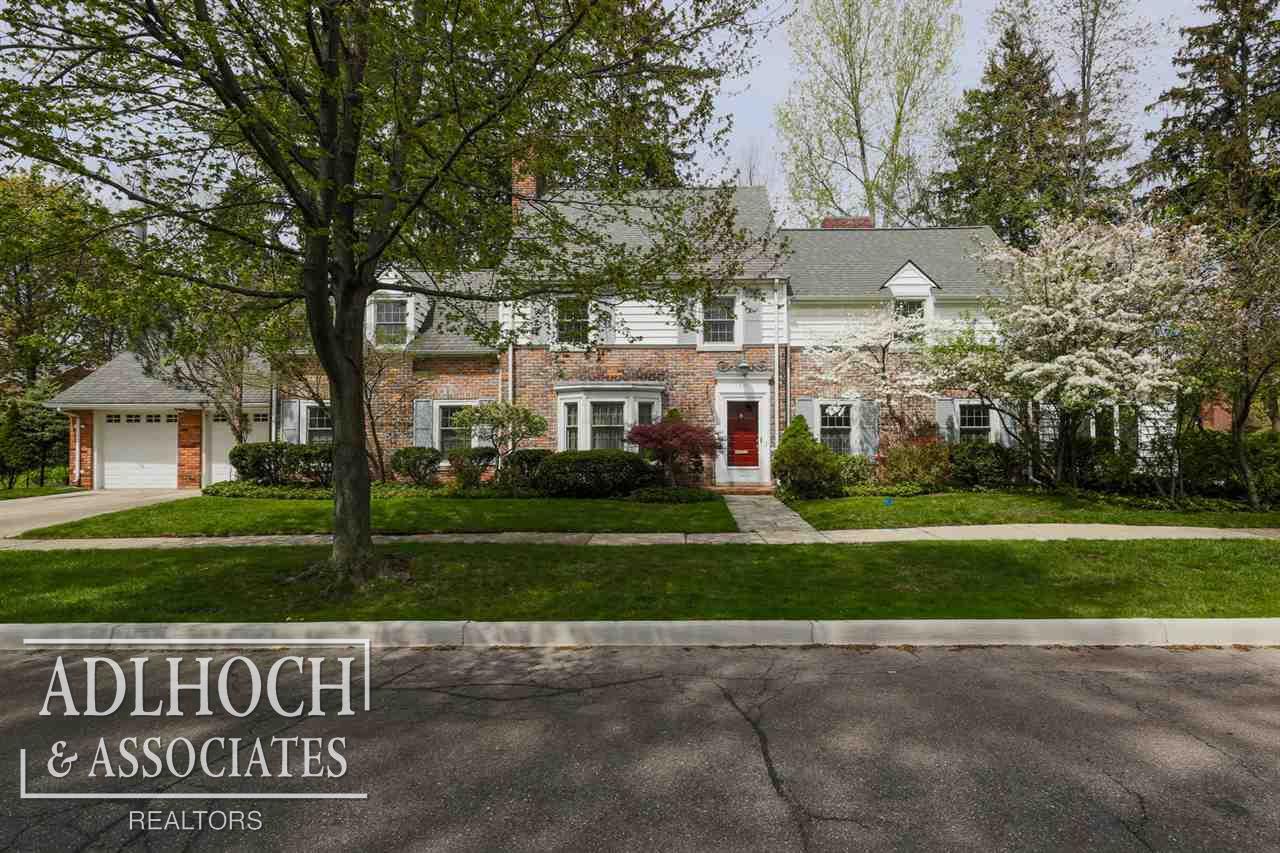 207 Ridge Road Grosse Pointe Farms, MI 48236 - Photo 1 of 28