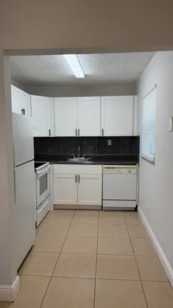 $1,900 | 410 Meadows Circle, Unit 410, Boynton Beach, FL 33436