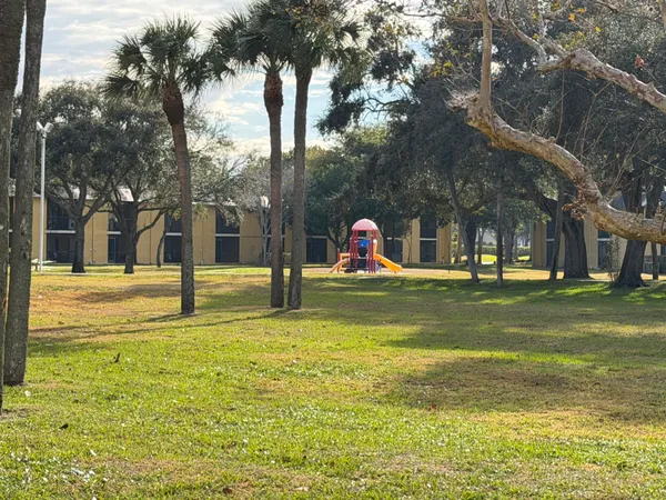 $1,900 | 410 Meadows Circle, Unit 410, Boynton Beach, FL 33436