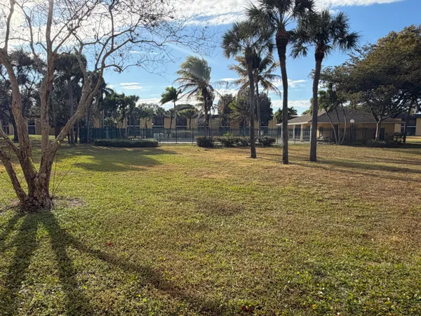 $1,900 | 410 Meadows Circle, Unit 410, Boynton Beach, FL 33436