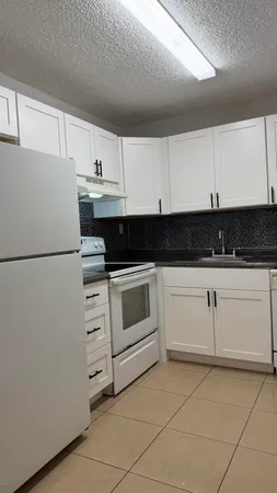 $1,900 | 410 Meadows Circle, Unit 410, Boynton Beach, FL 33436