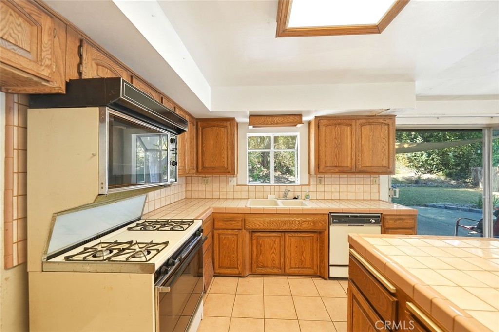 19913 East Rambling Road Covina, CA 91724 - Photo 13 of 41